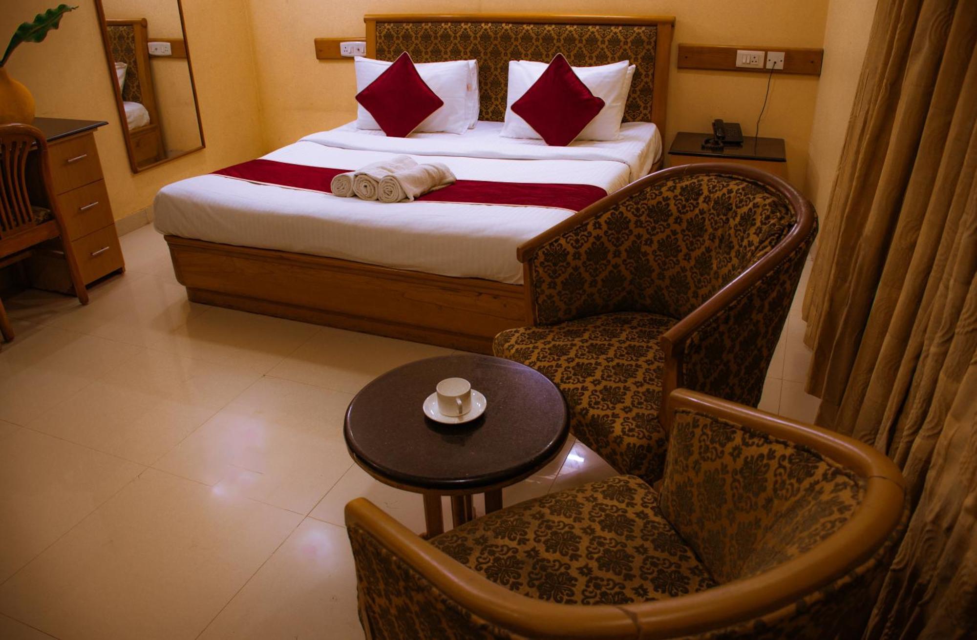 Naksha Tree Hotels - Mogappair Chennai Exteriör bild