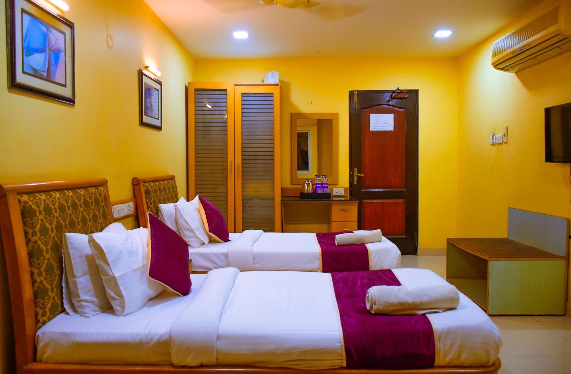 Naksha Tree Hotels - Mogappair Chennai Exteriör bild