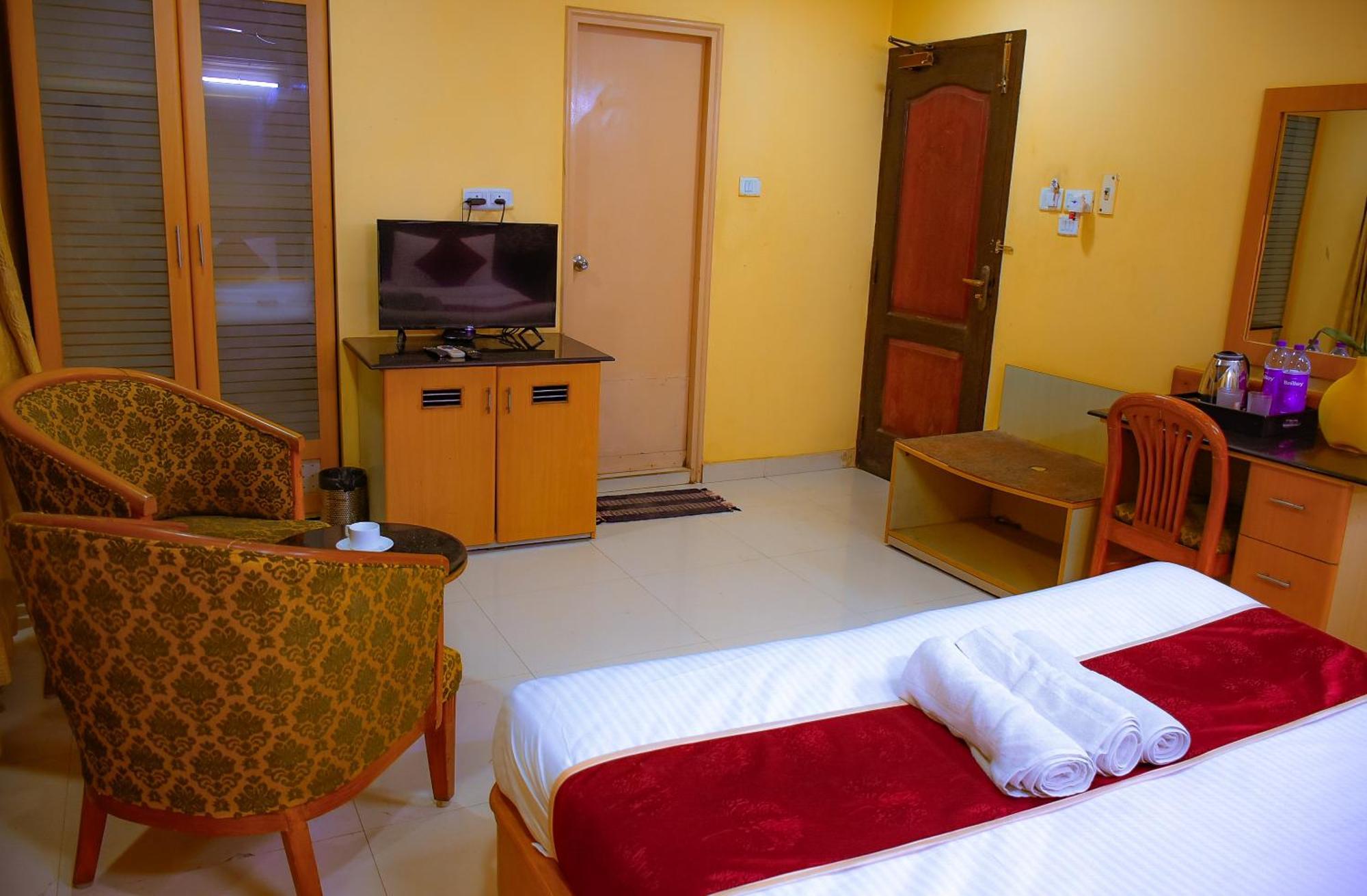 Naksha Tree Hotels - Mogappair Chennai Exteriör bild