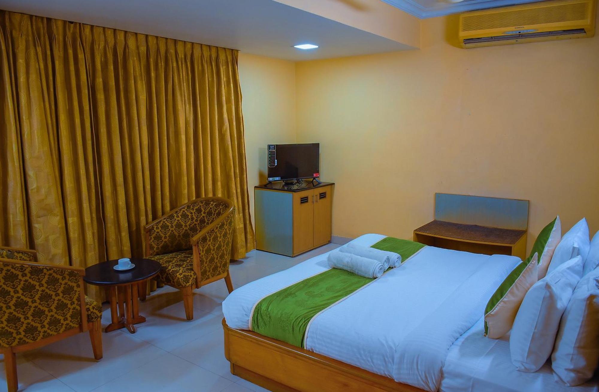 Naksha Tree Hotels - Mogappair Chennai Exteriör bild